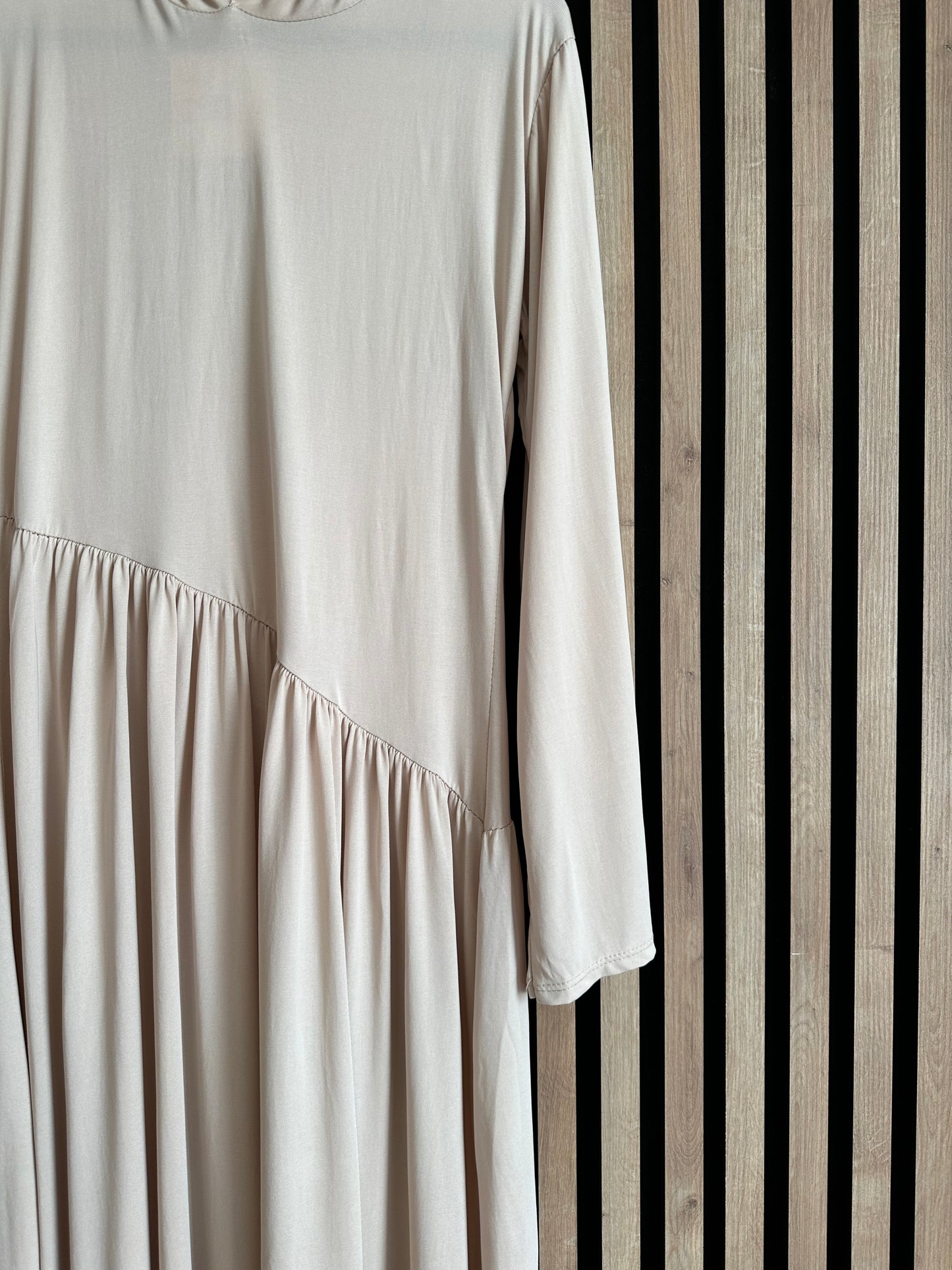 DRESS + HIJAB INCORPORADO AMIRA CREAM