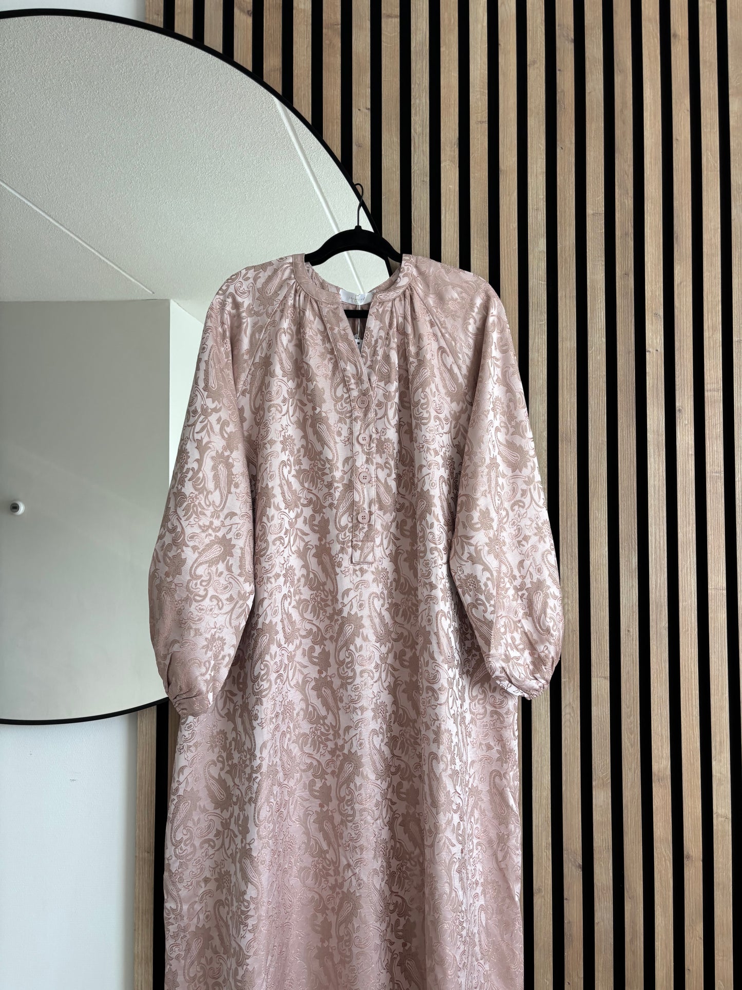 DRESS LINNA BROCARD PINK