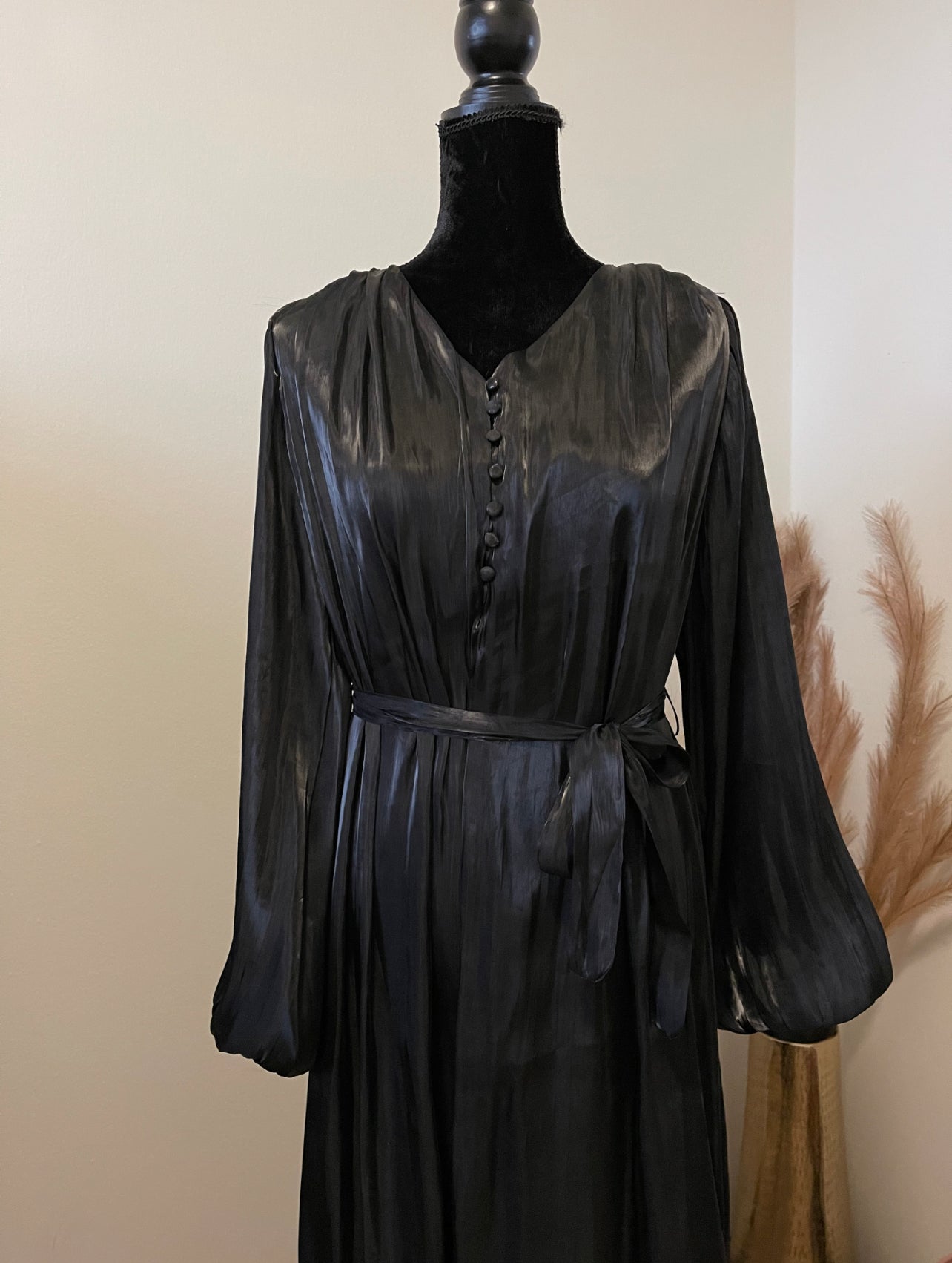 DRESS MANAL BLACK